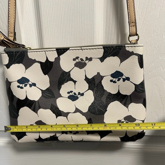 Liz Claiborne Black and Cream Floral Crossbody Bag - Picture 3 of 9